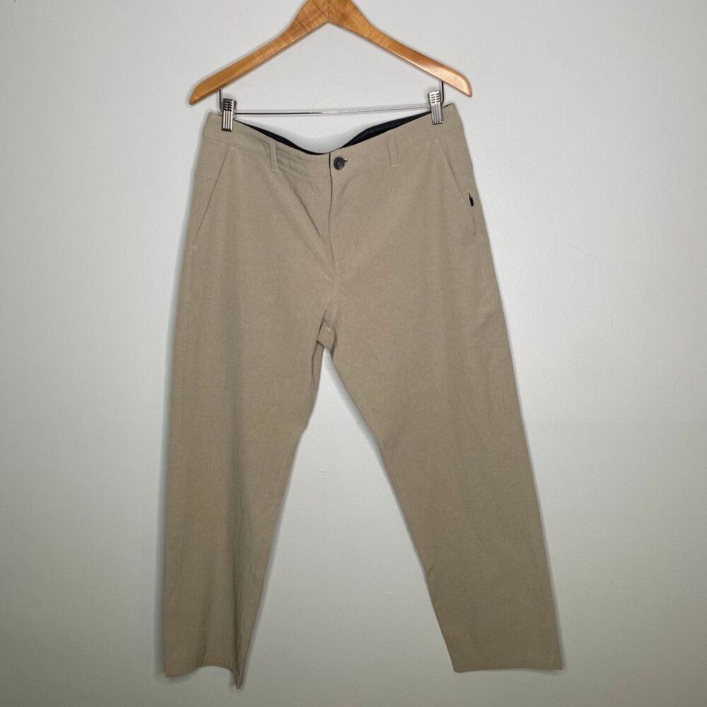 Vuori Men’s Aim Pants Size 34 (25” Short Inseam) - Tan
